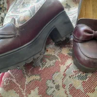 کفش ،دنبایی،چرم،خیلی بادوام