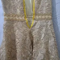 لباس  مجلسی  طلایی|لباس|قم, حکمت شمالی|دیوار