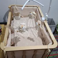 تخت کنار مادر