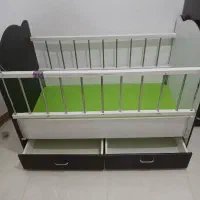 تخت خواب کودک با تشک در حد نو تا سن ۸ سال