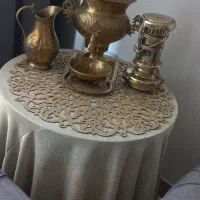 میز خاطره همراه با سماور زغالی و چراغ برنز