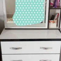 مقداری وسایل خانه بفروش می‌رسد