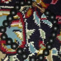 یک عدد زنجیر و دستبند