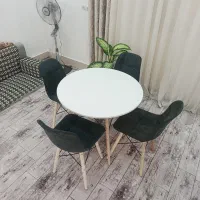 میز غذاخوری ۴نفره نو هنوز داخل پلاستیکن