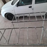 چهارپایه ای آهنی به راحتی با پیچ باز و بسته شده|فروشگاه و مغازه|صدرا-فارس, فاز ۲|دیوار
