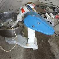 خمیرزن 8کیلیویی سالم کمکار دیگ استیل تمیز مرتب