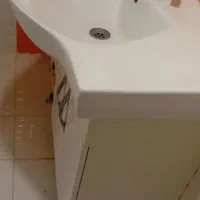 روشویی با کابینت و آئینه و باکس