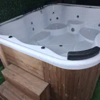 جکوزی شش نفره سه ماه کار در حد نو