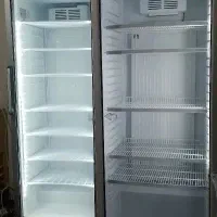 یخچال و فریزر ایستاده و یک دستگاه ذرت مکزیکی
