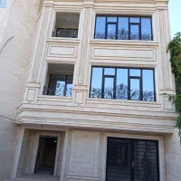 به یک کارگر نیمه ماهر برای سنگ کاری