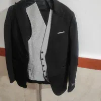 کت وشلوار مشکی نو که اصلا پوشیده نشده سایز لارج