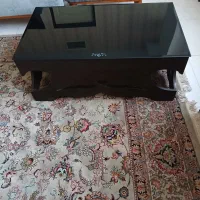 یک عدد میز وسط ترک کاملآ سالم و کاناپه ۳نفره