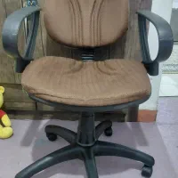 صندلی چرخدار و میز