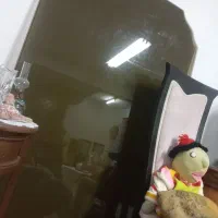 شیشه روی میز شش نفره سالم و تمیز