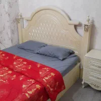 سرویس خواب دو نفره بهمراه میز آرایش آینه و پاتختی