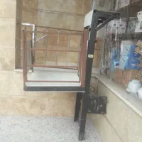 بالابر و ویلچر بر مغازه