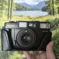 دوربین کلکسیونی ژاپنی و ساعت کامپیوتری نوستالژی