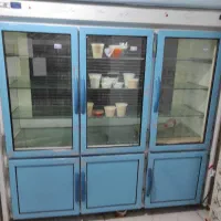 یخچال و فریزر ایستاده مغازه‌ای سالم و تمیز