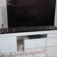 میز تلوزیون و یک عدد ویترین در حد خیلی نو