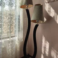 آباژور ایستاده