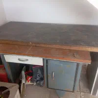 دوعدد میز یکی چوبی یکی اهنی|میز تحریر و کامپیوتر|سبزوار, همت|دیوار