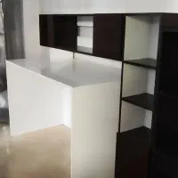 میز کامپیوتر و کتابخانه