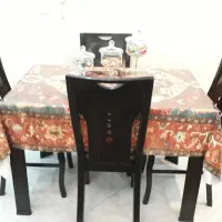یک عدد میزه ناهار خوری چهار نفره بفروش  میرسد