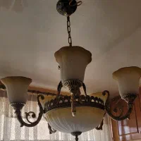 یک جفت لوستر و یک عدد بوفه و ساعت دیواری