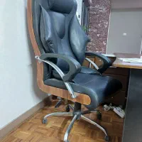 فروش فوری صندلی اداری و مدیریتی، تمیز و کم‌کارکرد