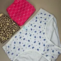 شورت و سوتین زنانه