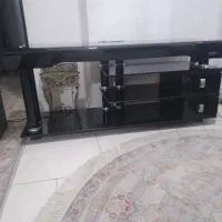 میز تلویزیون شیشه ای در حد نو