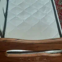 گهواره چوبی و تخت کنار مادر آکیا|تخت و صندلی بچه|اصفهان, اطشاران|دیوار