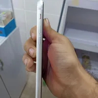 اپل iPhone SE (2020) با حافظهٔ ۱۲۸ گیگابایت|موبایل|اصفهان, بهارستان|دیوار