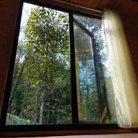 کلبه سوئیسی جنگلی|اجارهٔ کوتاهمدت ویلا و باغ|لاهیجان, آهندان|دیوار