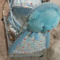 گهواره کودک خرسی در حد نو|تخت و صندلی بچه|یزد, |دیوار