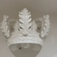 تاج سلطنتی بالای سر تخت|مبلمان خانگی و میز عسلی|قزوین, |دیوار