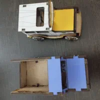 ماشین اسباب بازی چوبی