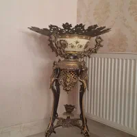 میوه خوری کنار سالنی