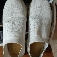 کفش سفید پارچه ای سایز 40 در حد نو