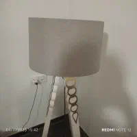 آباژورایستاده