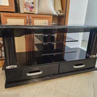 میز تلویزیون لوکس آنتالیا - شیشه خم تمپرد در حد نو