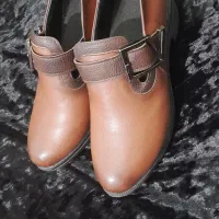 کفش فروشی قهوه ای سایز۳۹مشکی سایز۴۰