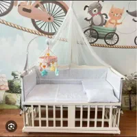 تخت کنار مادر