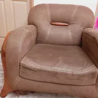 مبل هفت نفره کار کرده همراه ۳ عدد میز عسلی|مبلمان خانگی و میز عسلی|رشت, باهنر|دیوار