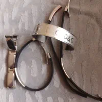 تعدادی دستبند و چند تکه برنجی|بدلیجات|بروجن, |دیوار