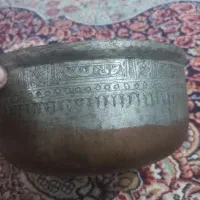 ظرف مسی قدیمی بالای ۱۵۰ سال قدمت|کلکسیون اشیاء عتیقه|زرند, |دیوار