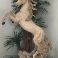 مجسمه اسب