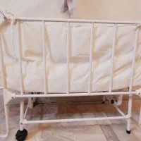 تخت و گهواره کنار مادر در حد نو|تخت و صندلی بچه|تهران, ابوذر|دیوار