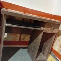 میز کامپیوتر|میز تحریر و کامپیوتر|تربت جام, میان جام|دیوار