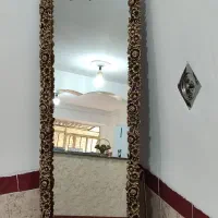 ساعت و آینه ایستاده